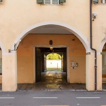 Casa Charleston In Palazzo Nobiliare Al Duomo 아파트