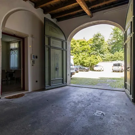 Casa Charleston In Palazzo Nobiliare Al Duomo 아파트 *